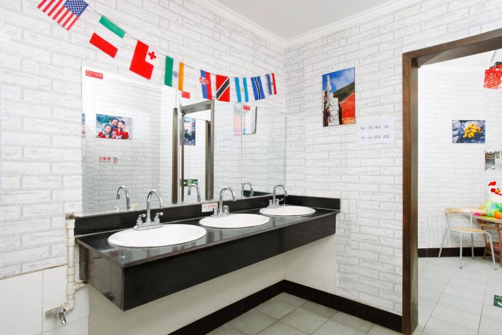 Discovery Youth Hostel Beijing Exterior photo
